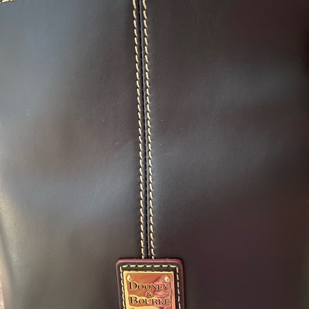 NWT Dooney & Bourke Trixie Black Crossbody with Contrast Stitching - Picture 4 of 8